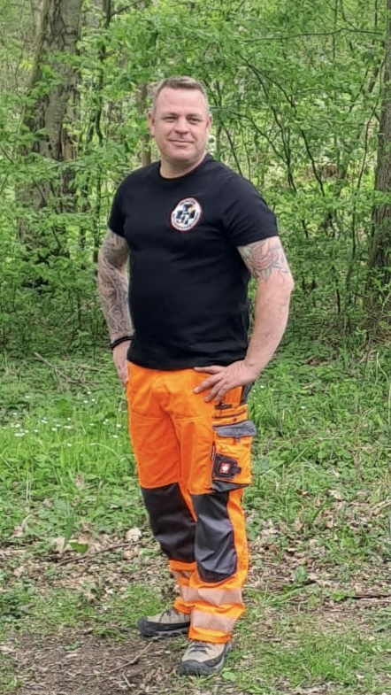 Auf dem Weg zum Rettungshundeführer allerdings aktuell noch ohne Hund